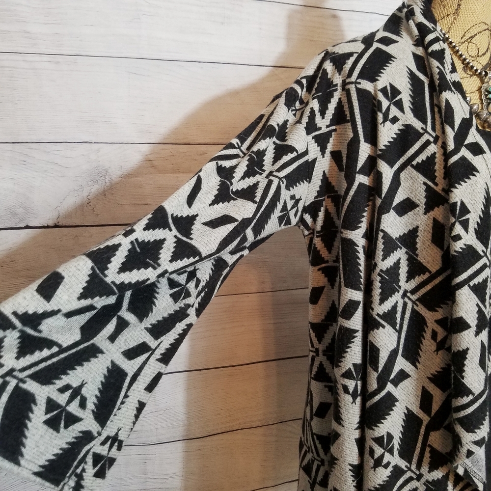 Sugarlips Aztec Cardigan - Picture 4 of 5